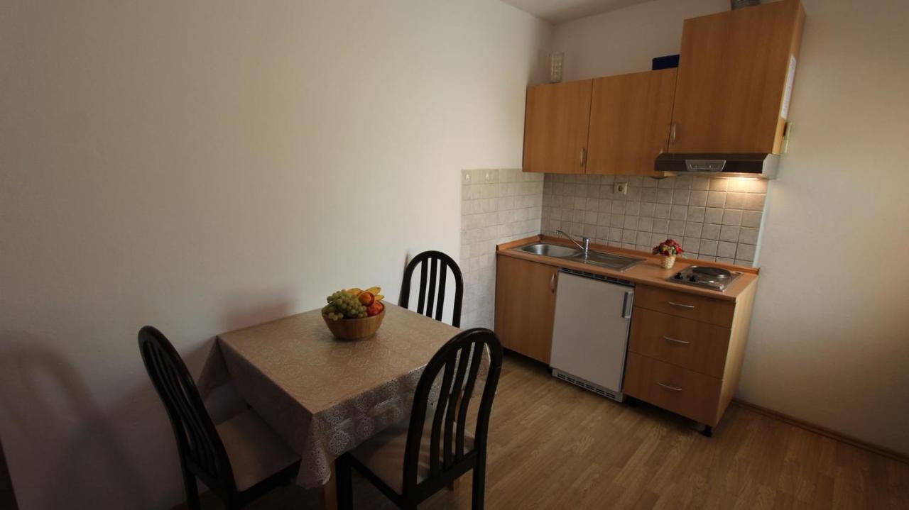 Apartments Grzetic Malinska Eksteriør billede