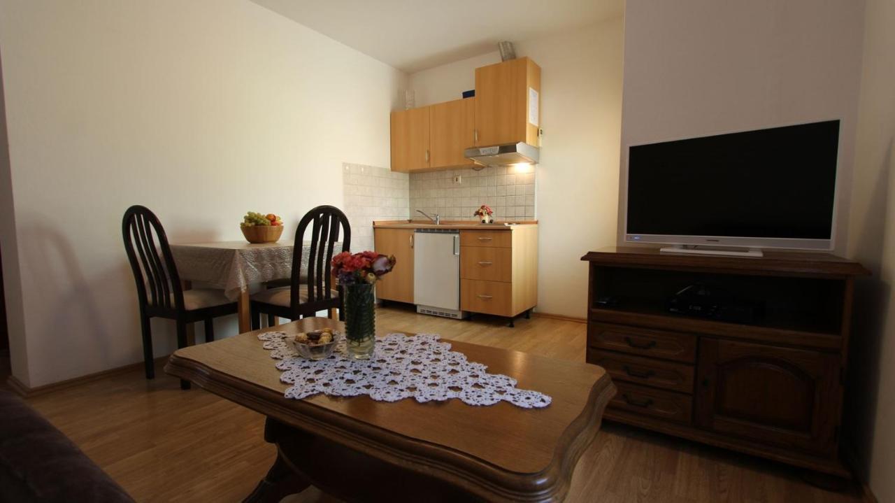 Apartments Grzetic Malinska Eksteriør billede