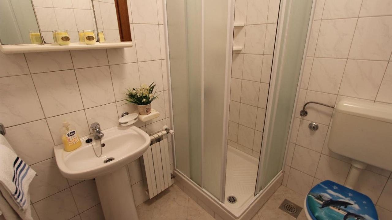 Apartments Grzetic Malinska Eksteriør billede
